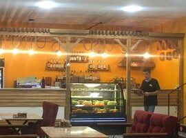 Pukka kafe bistro